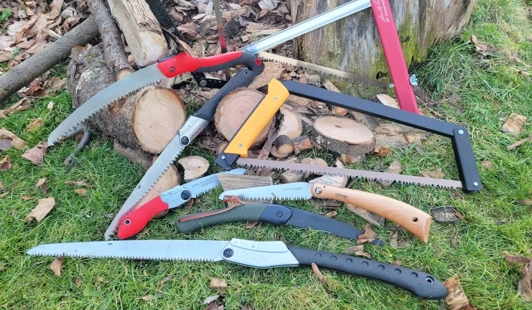 Folding saw