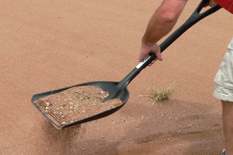 Scoop shovel