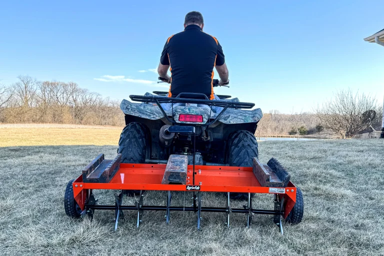Plug aerator